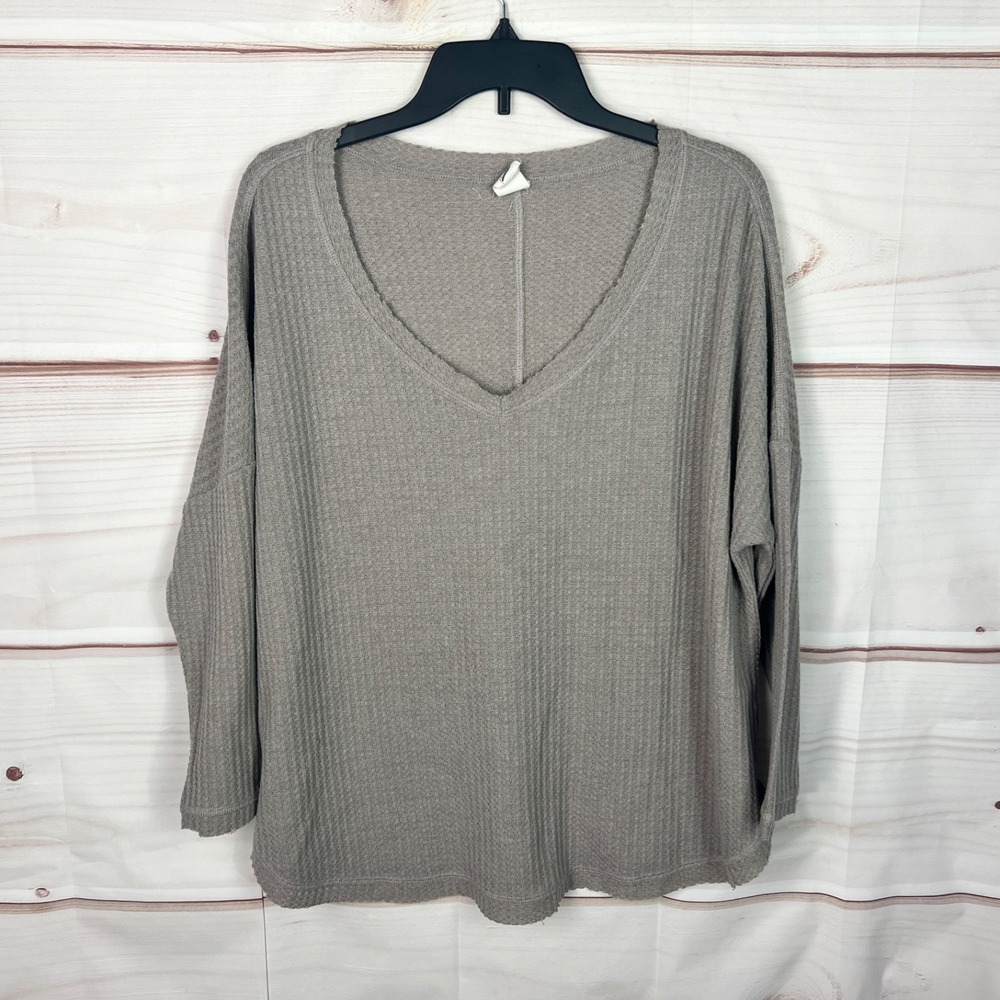 Flawless Top Womens Medium Gray Waffle Knit T-Shirt V-Neck Swing Long Sleeve